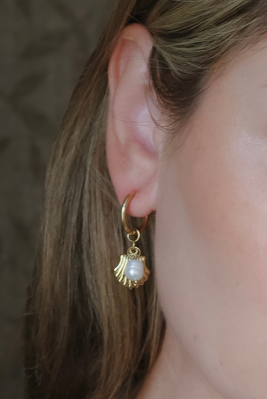 Santorini Shell Pearl Hoop Earrings – 18k Gold Plated Hoops with Freshwater Pearl