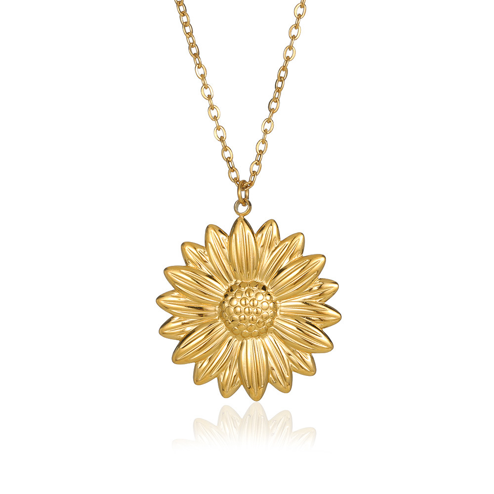 Daisy Flower Necklace with gold plated stainless steel chain